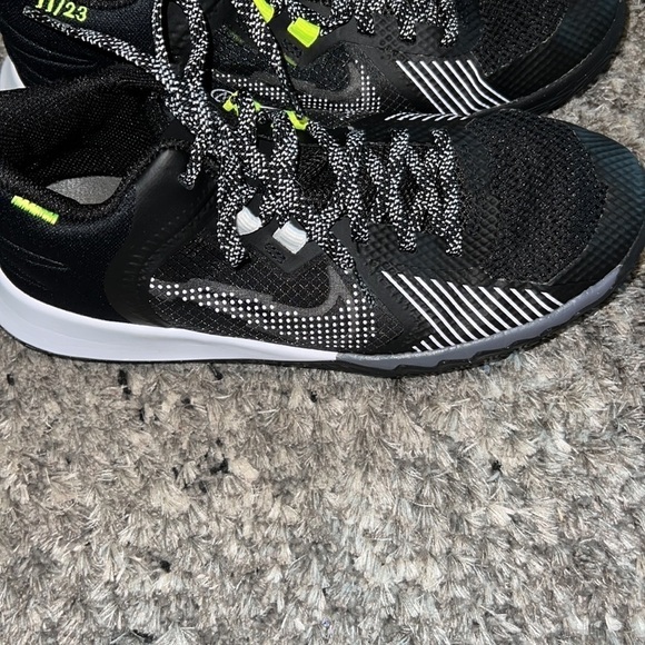 Labron Nike Shoes - Picture 2 of 4